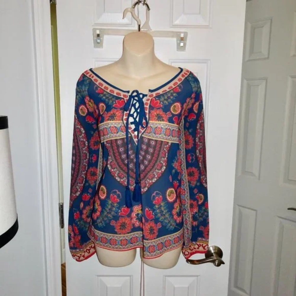 Womans FlyingTomato Lace up V-neck top